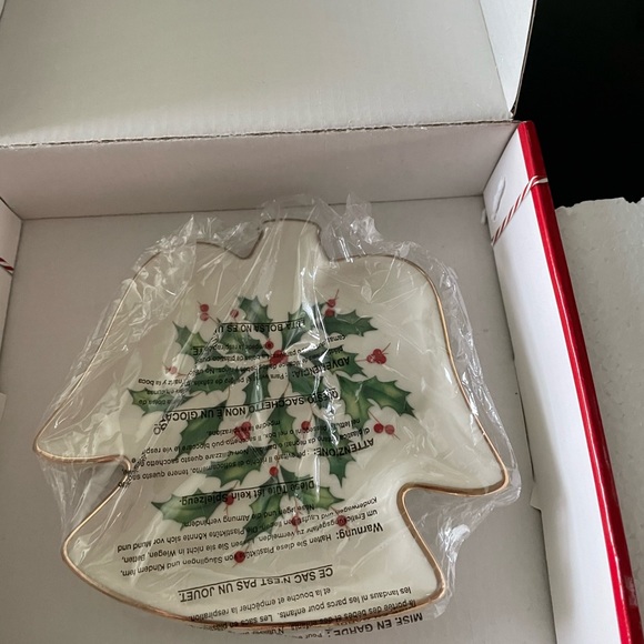 Lenox - Angel Party Plate Dish - HOSTING THE HOLIDAYS - Picture 3 of 6